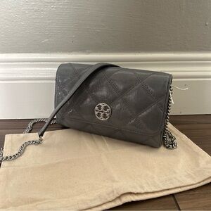 Tory Burch WILLA SHINE SMALL SHOULDER BAG IN SNOW CLOUD